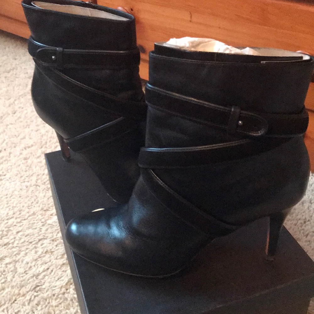 Side zip Leather booties